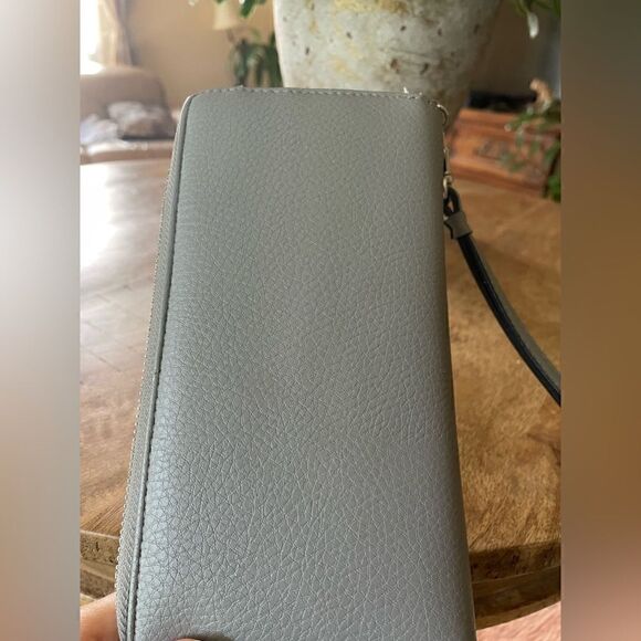 Free with purchase 🛍️Anne Klein” wallet - Picture 5 of 6